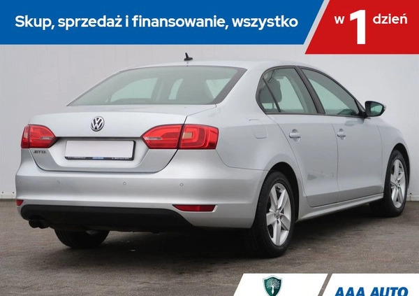 Volkswagen Jetta cena 36500 przebieg: 125947, rok produkcji 2012 z Biały Bór małe 121